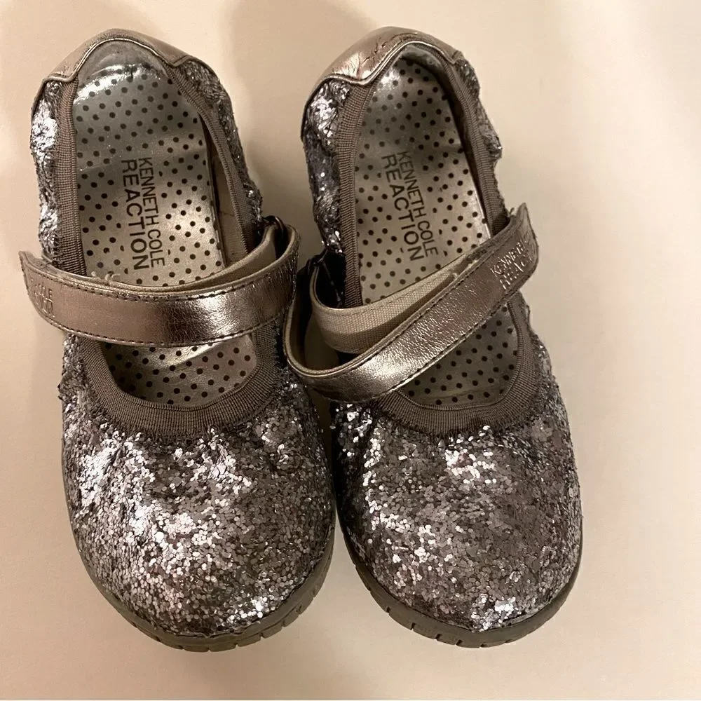 Kenneth Cole Reaction Girl Prize On Mary Janes silver glitter rubber sole-13